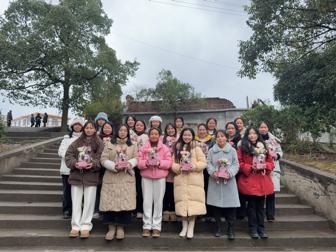 武冈市秦桥镇中心小学举行“三八”国际妇女节座谈会