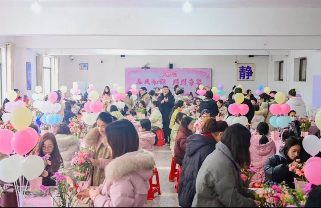 城步苗族自治县第一民族中学开展“三八妇女节”庆祝活动