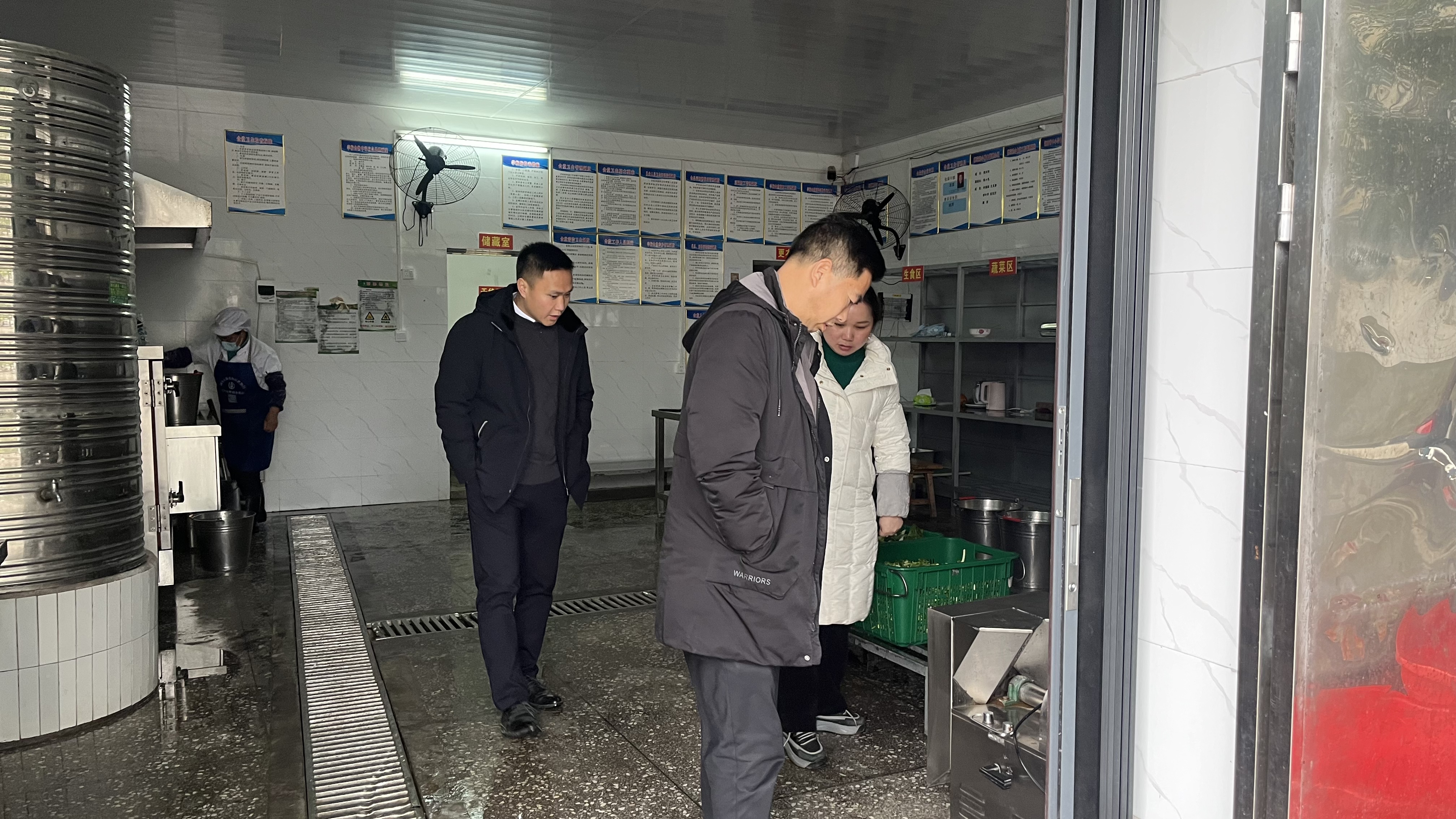 武冈市水西门街道：筑牢安全防线 守护师生健康