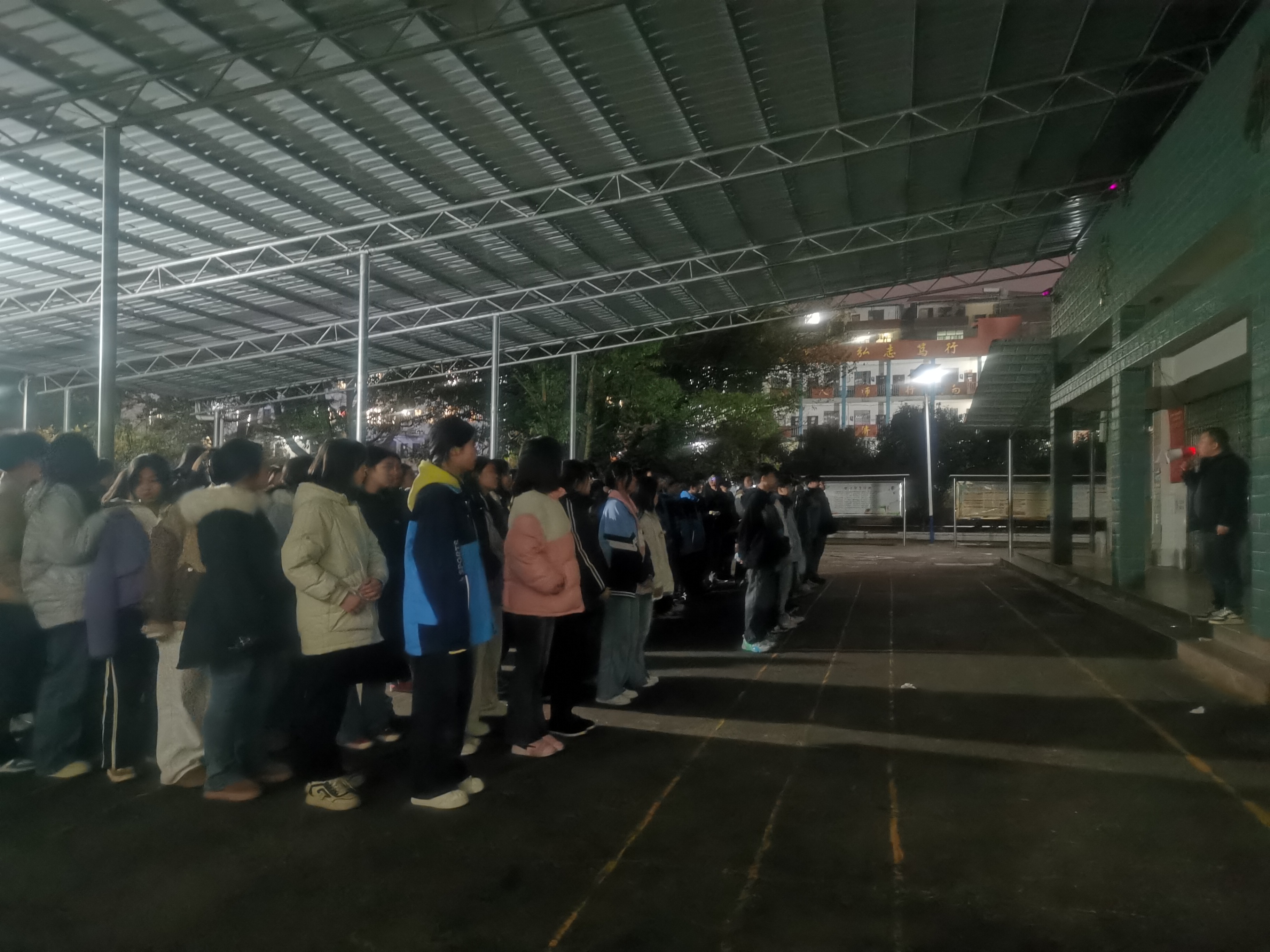 新宁县焦家垅中学开展消防应急疏散演练活动