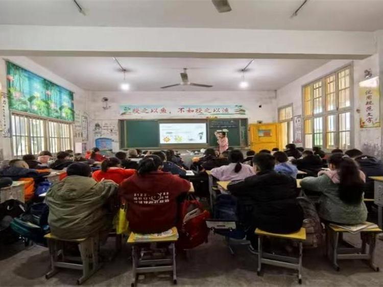 隆回县西洋江镇中心校举办英语课堂教学竞赛活动
