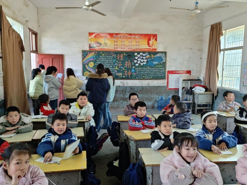 新宁县丰田乡中心小学开展黑板报评比活动