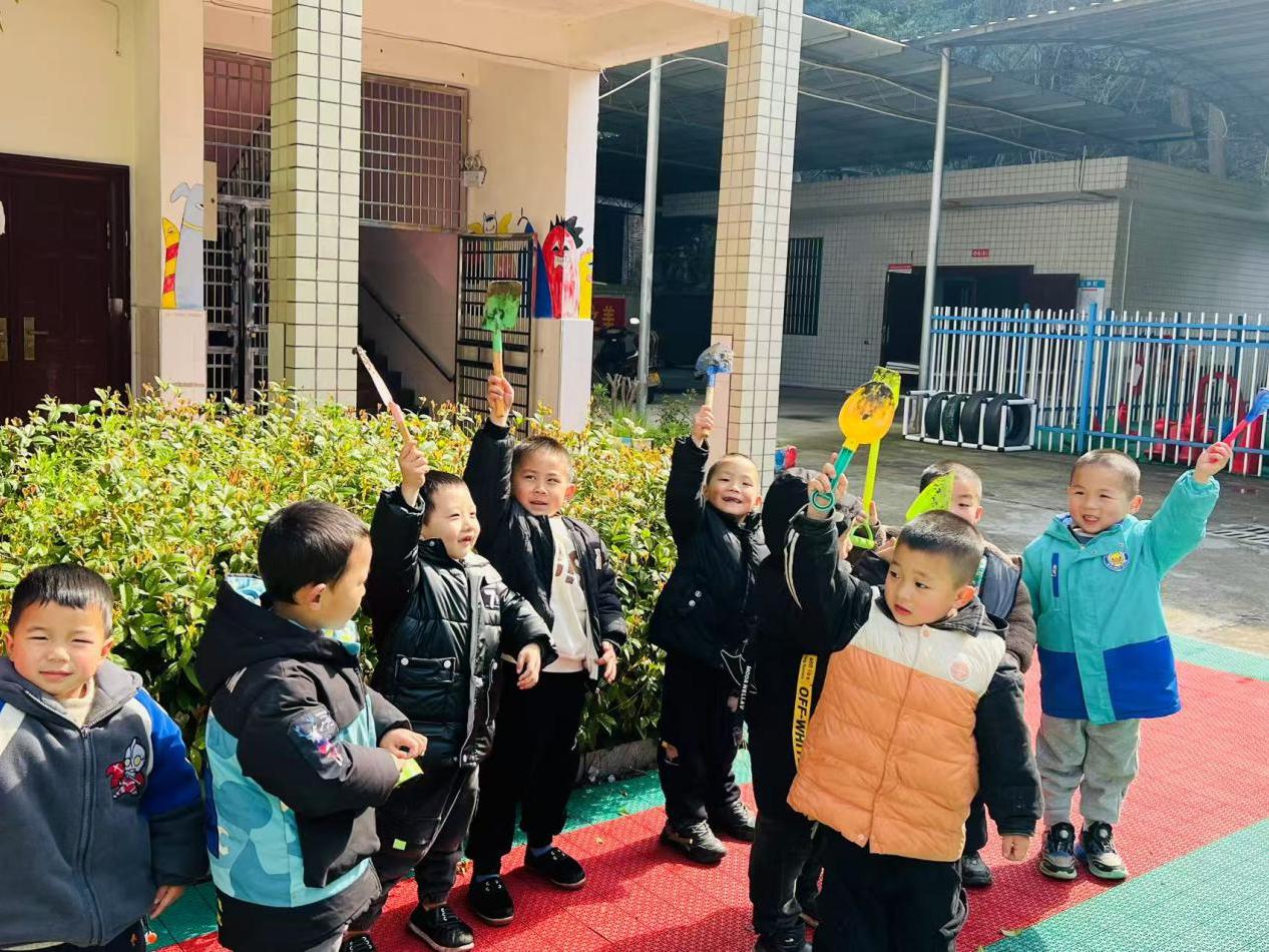 新宁县水庙镇中心幼儿园开展春日种植活动