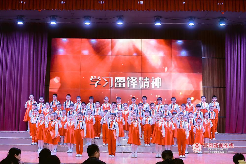 ​争做小小雷锋 唱响大大梦想——隆回县东方红小学举行一、二年级合唱比赛