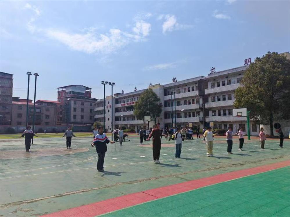 隆回县桃花坪街道雨山中学：开展体能三项比赛 筑牢学生成长根基