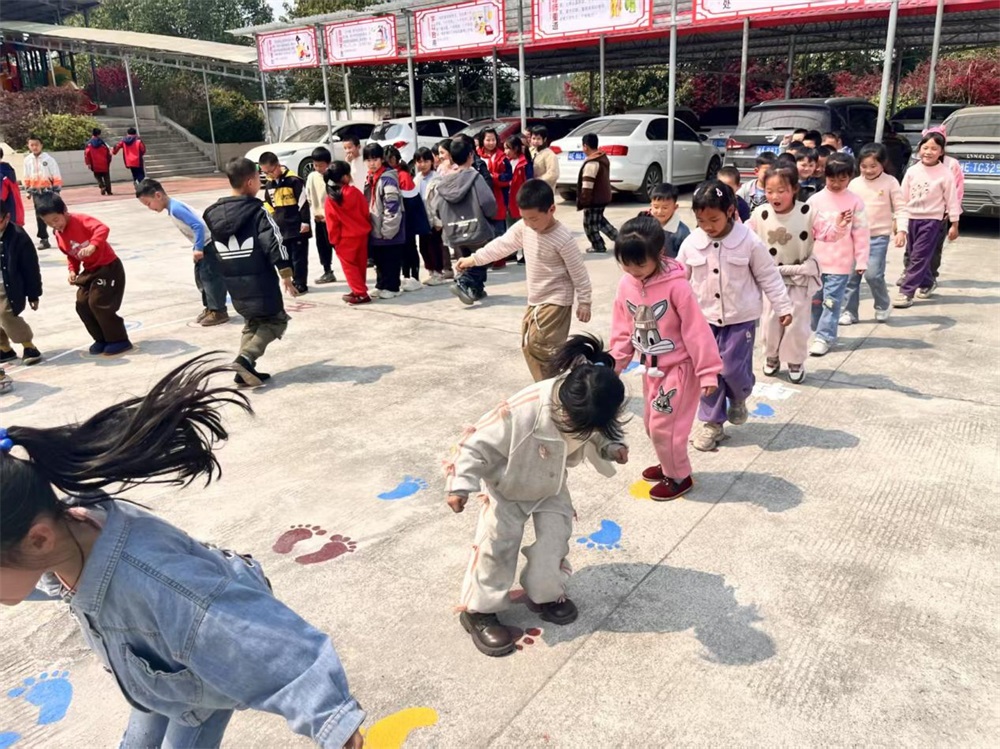 洞口县水东镇文田完全小学创意改造课间十五分钟