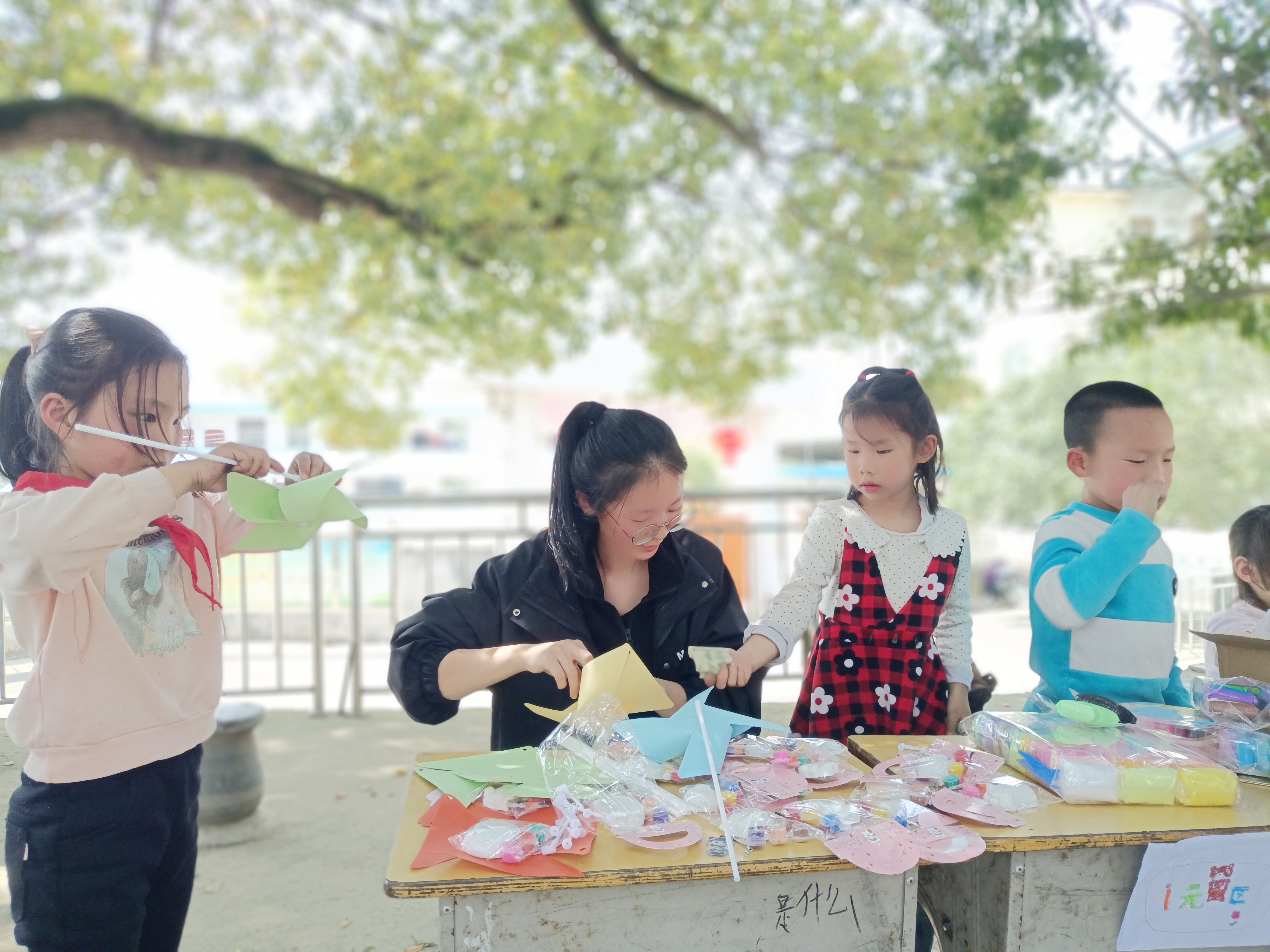 武冈市马坪乡田家渡完全小学开展爱心“跳蚤市场”义卖活动