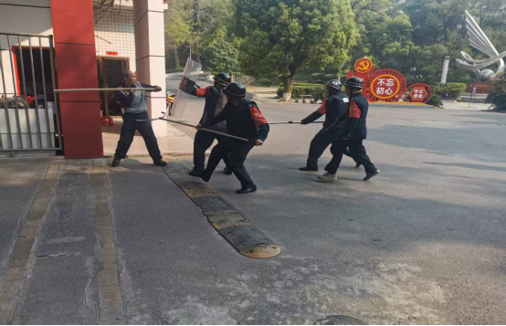武冈市第二中学开展校园反恐防暴应急演练活动
