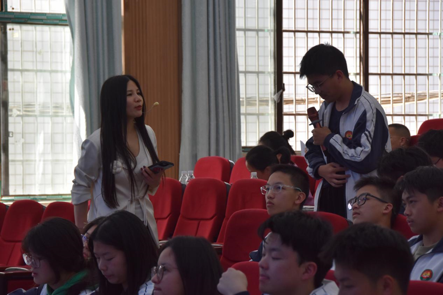 新邵一中奏响宝庆课博会数学乐章：多元教学碰撞，共铸数学教学新高度