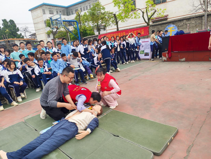 武冈市城东中学开展急救教育培训活动