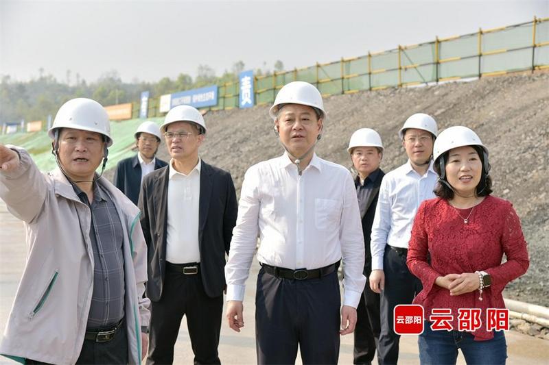 嚴(yán)華在市區(qū)調(diào)研重點(diǎn)項(xiàng)目建設(shè)情況