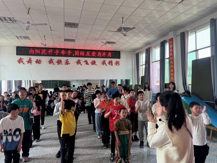 武冈二中心理发展中心开展“雷锋精神映暖阳，心灵之桥连特校”联结活动