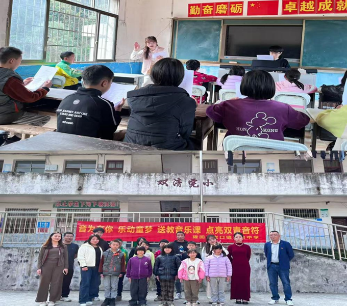 隆回县岩口镇大观中学开展送教双青小学音乐课活动