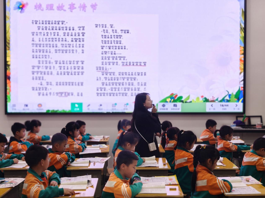 新宁县解放小学开展阅读分享课研讨活动 助力学生阅读素养提升