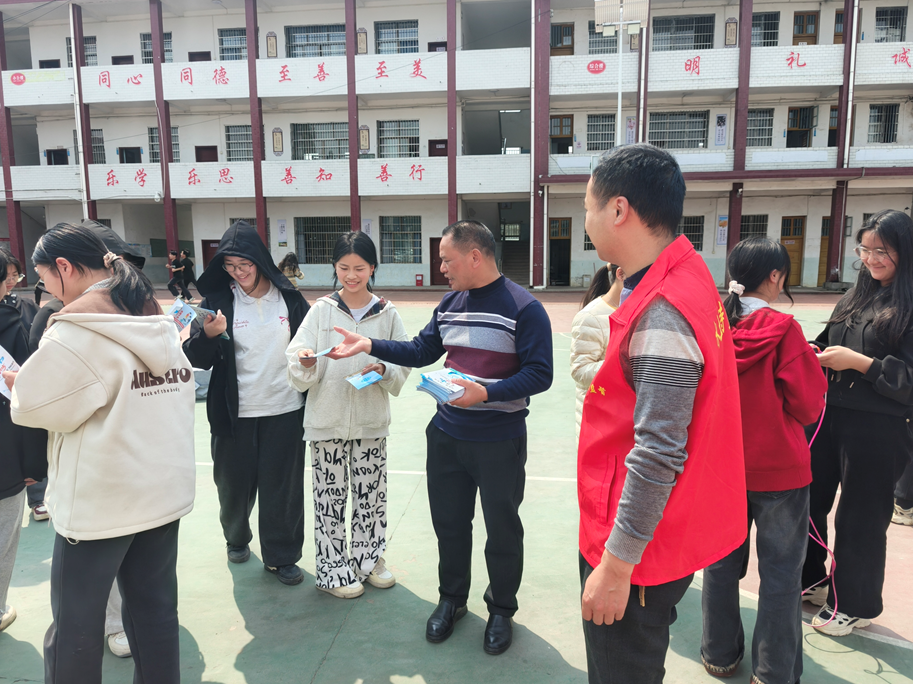 武冈市马坪乡开展“利剑护蕾”进校园活动 筑牢青少年健康成长防线