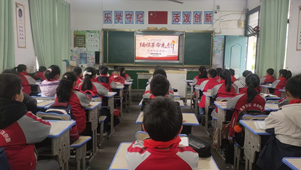 武冈市实验小学开展“缅怀革命先烈，传承红色基因”主题宣讲活动