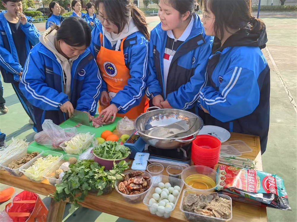 洞口县雪峰街道木瓜中学举行学生厨艺大赛