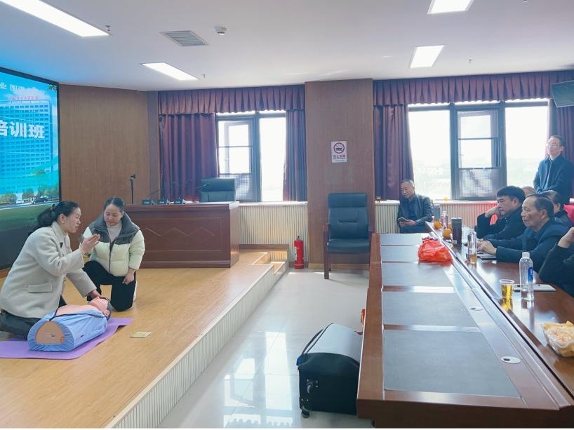 洞口县人民医院为离退休干部开设科普讲堂