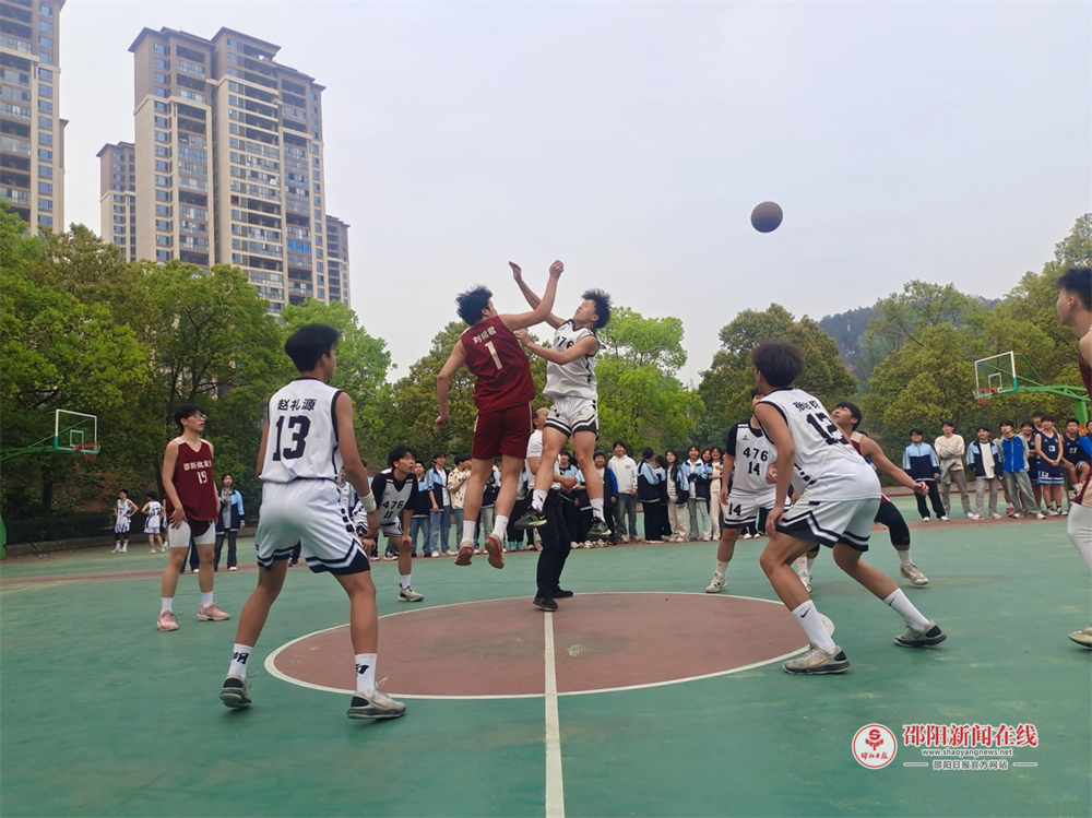 新邵八中举行2025年高二篮球赛