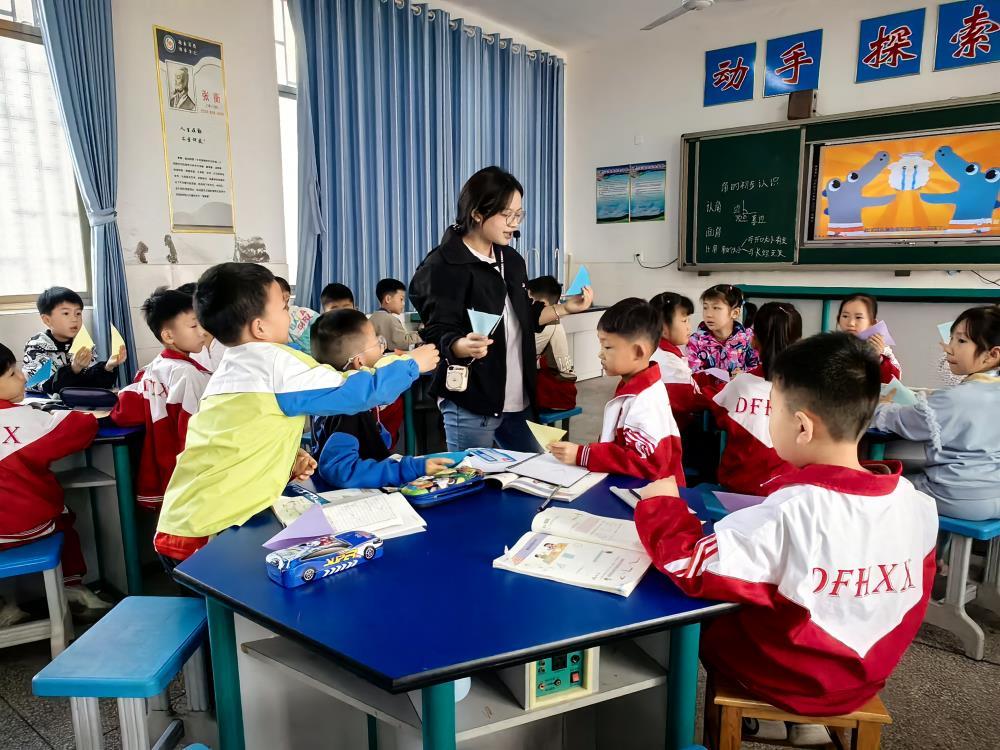 聚焦课堂，共话成长：隆回县东方红小学成功举办2025年春季实习教师公开课活动