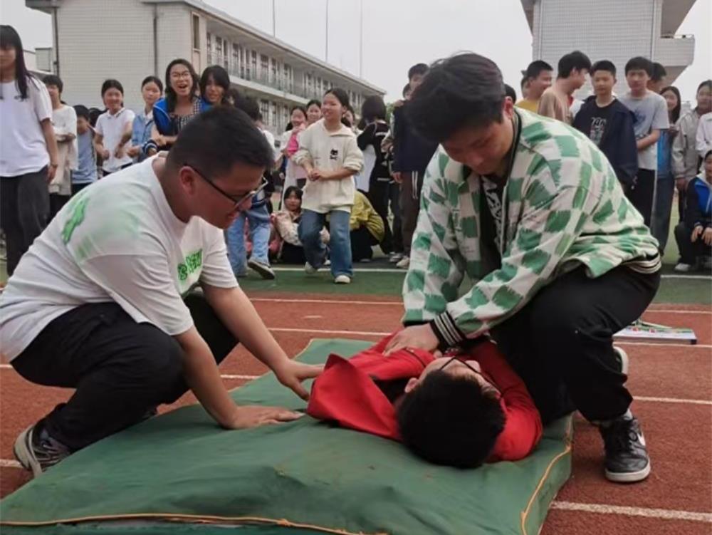共筑防溺水安全网，守护青春生命之花——邵东市流泽镇初级中学开展防溺水演练