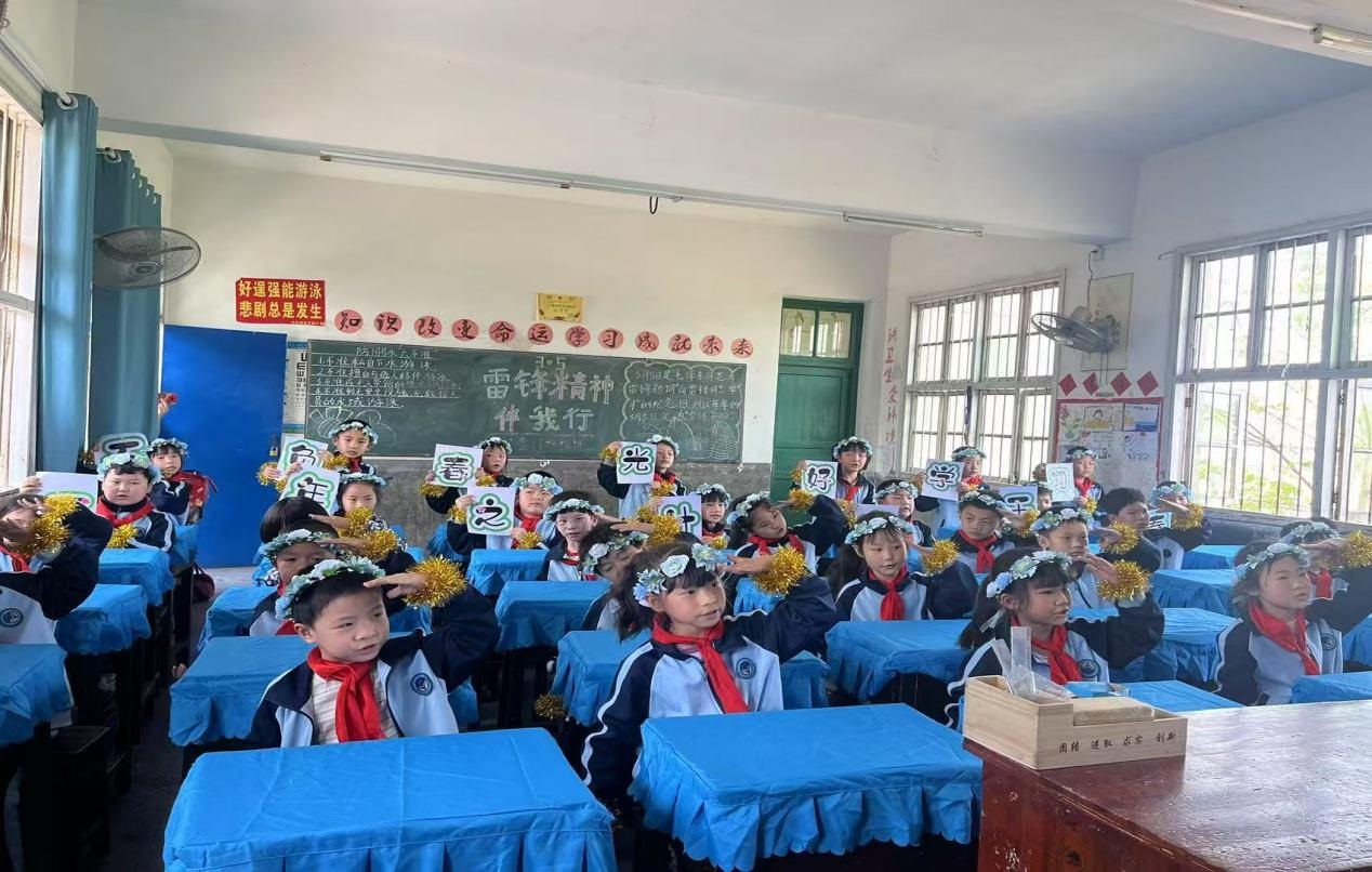 洞口县竹市镇秀丰完全小学开展“课前一支歌”评比活动