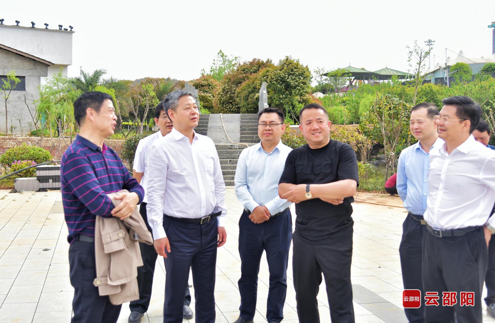 严华在邵阳县调研乡村振兴、防汛备汛、交通项目建设等工作