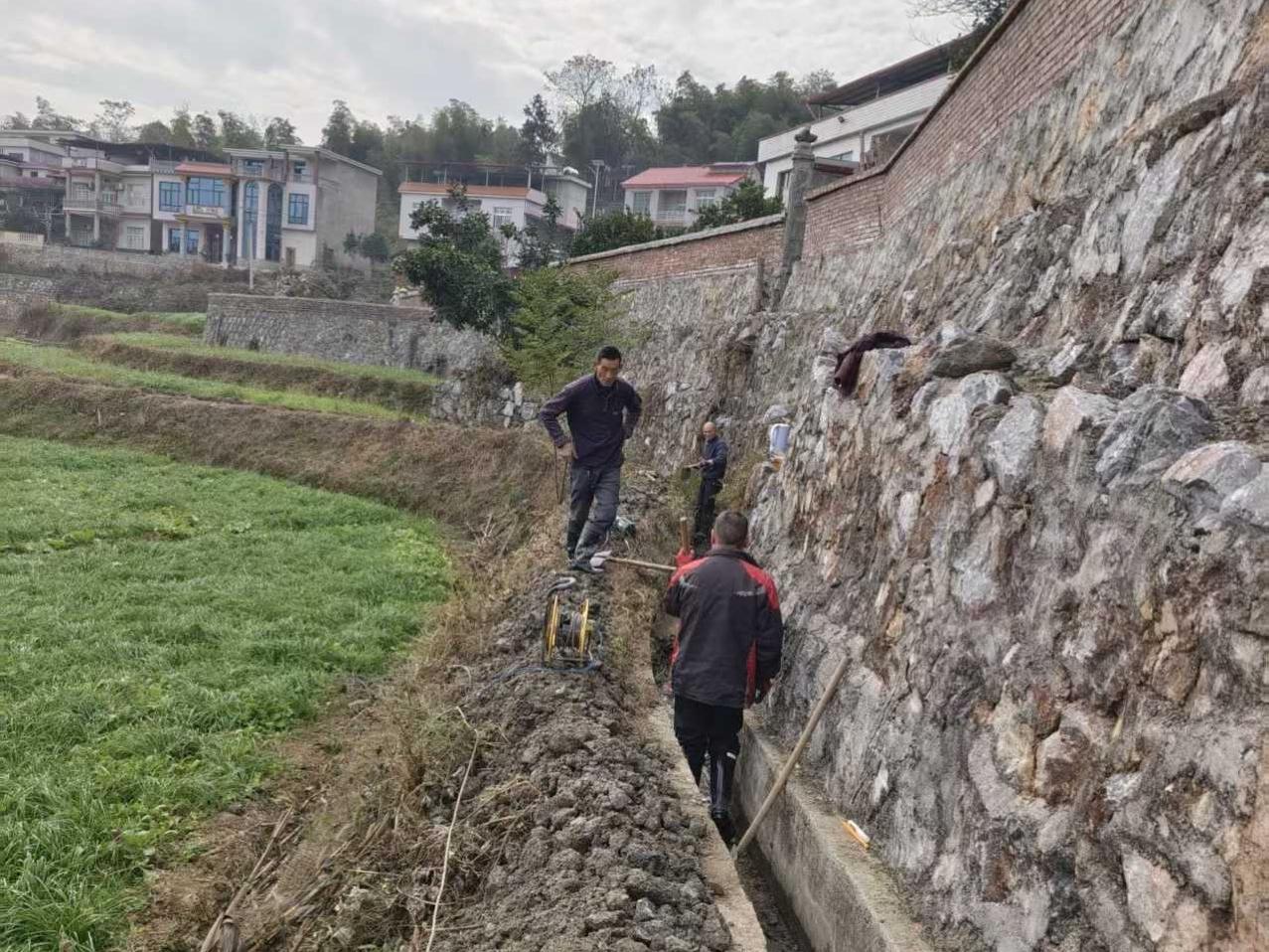 新宁县安山乡：千公坝清淤砍青工作忙，春耕生产汛期安全有保障