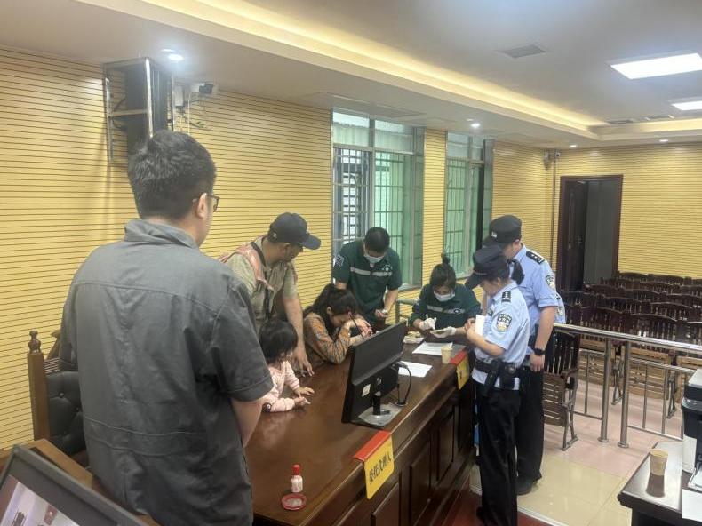 新宁法院：“警”急施援显担当，暖心救助护安全