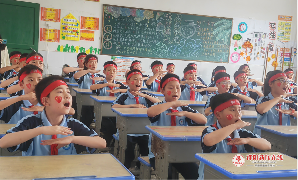 洞口县黄桥镇中心小学开展课前一支歌班级合唱展示活动