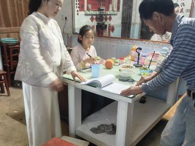 新宁县飞仙桥中心小学开展防溺水与“利剑护蕾”重点学生家访活动