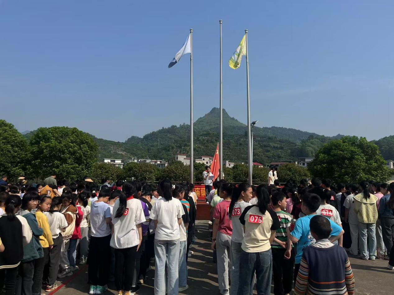 新宁县水庙镇中心小学举行田径运动会
