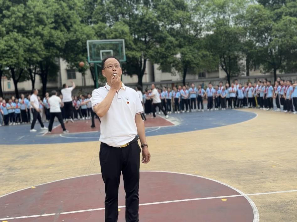 武冈市第二实验小学举办“校长喊你来运动”启动仪式