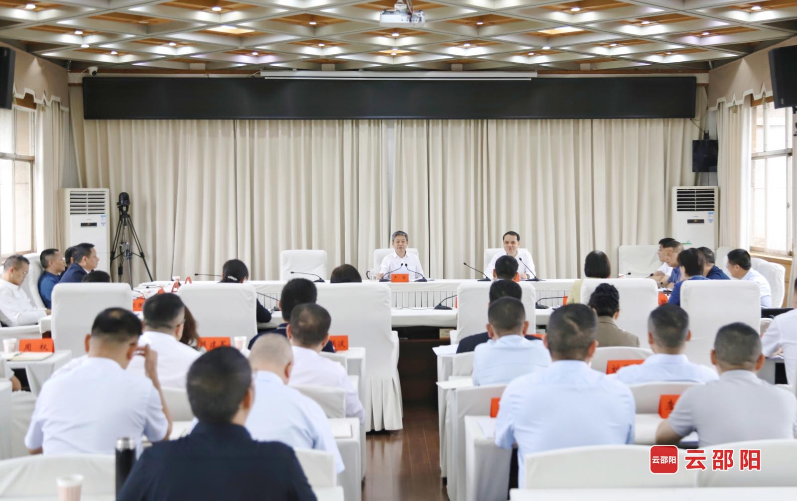 严华专题调度全市金融高质量发展工作