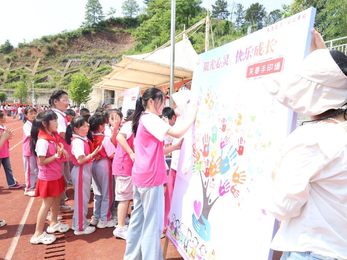 新宁县芙蓉学校首届“阳光心灵，快乐成长”心理健康主题活动月正式启动