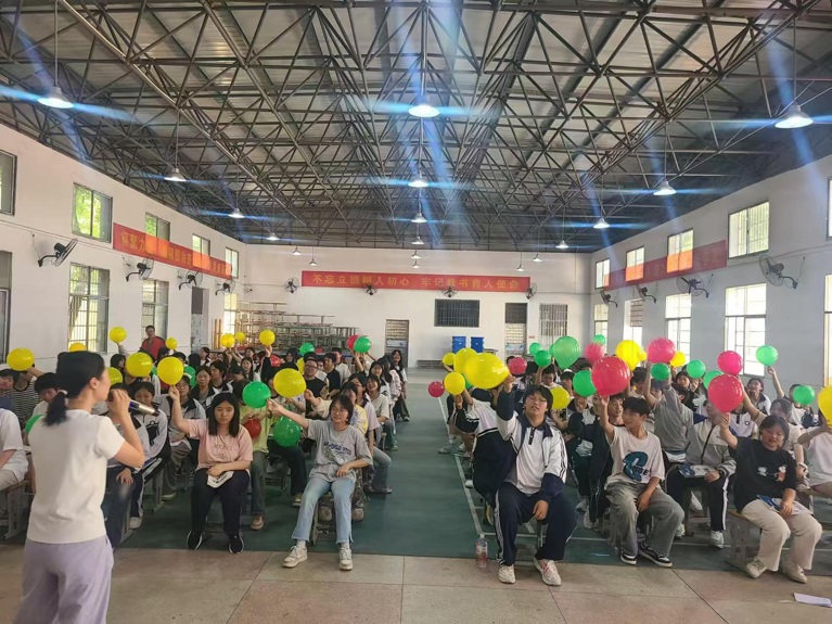 邵东市檀山铺中学开展中考减压团体心理辅导活动