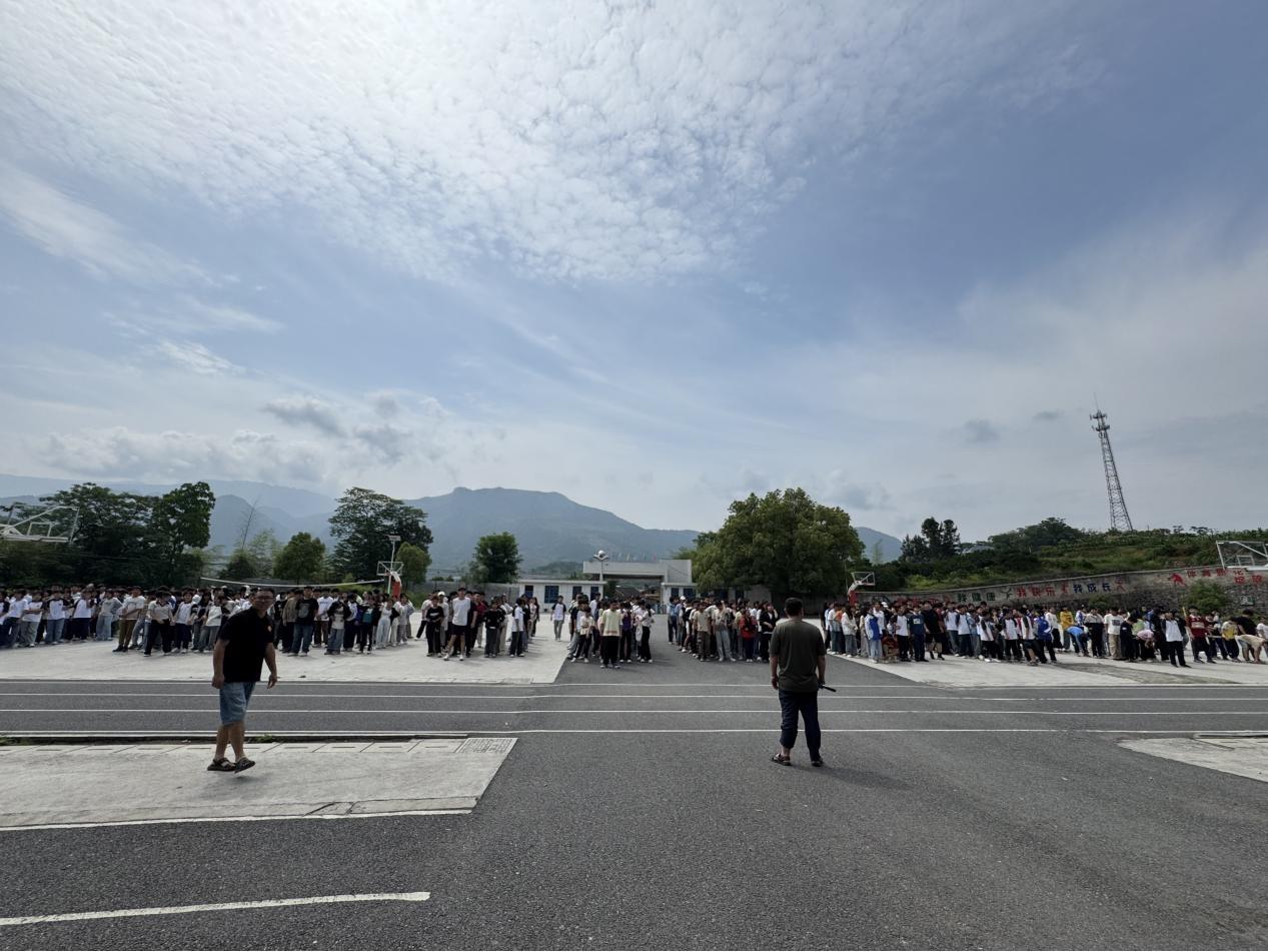 新宁县第四中学举行安全教育活动