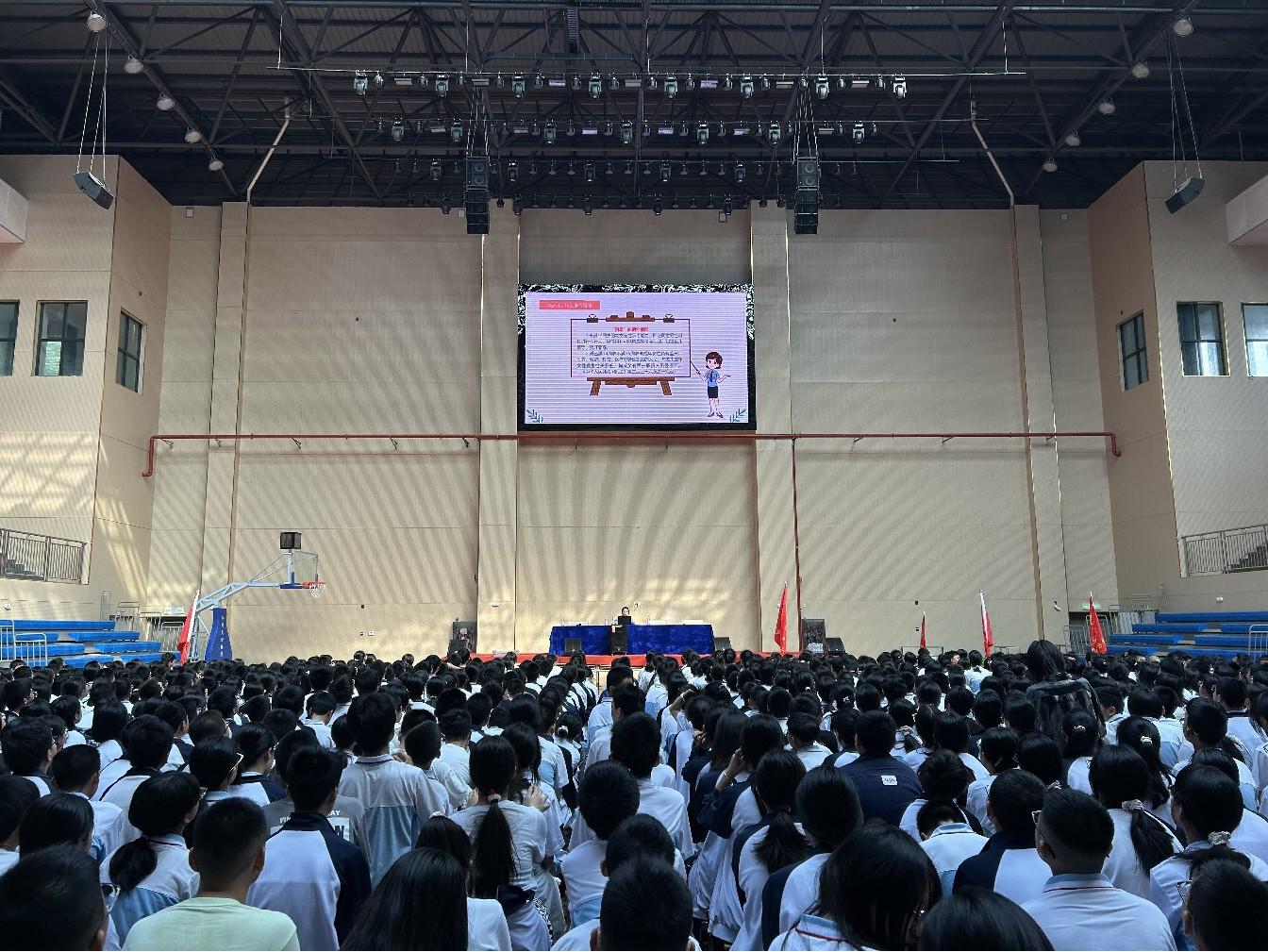 武冈市第二中学开展“利剑护蕾”宣讲活动