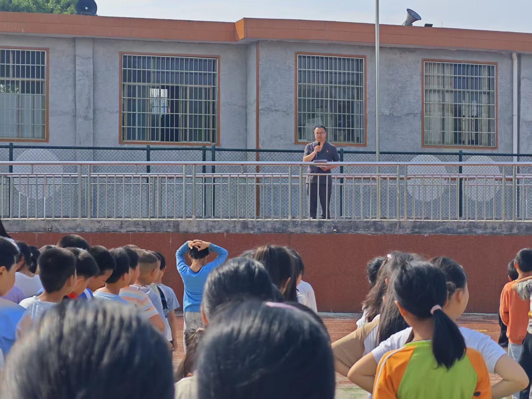 武冈市马坪乡中心小学开展法制安全主题活动