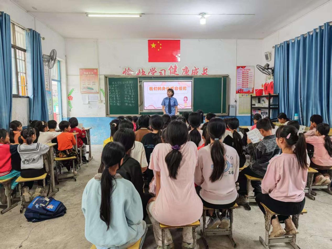 武冈市晏田乡大胜小学开展“利剑护蕾”安全宣讲活动