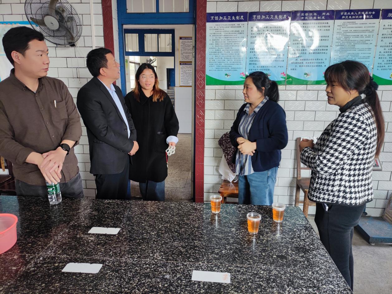 洞口县石江镇：人大代表为师生办“食”事