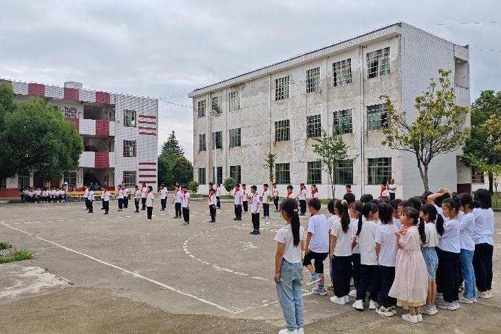 新宁县安山乡温塘学校开展学生广播体操比赛活动