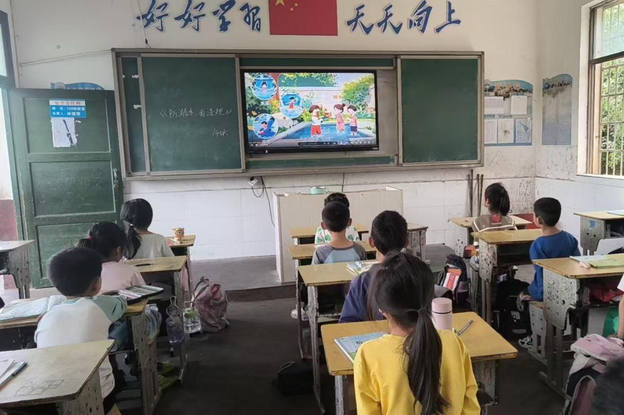 新宁县崀山镇窑市中心小学开展防溺水安全教育