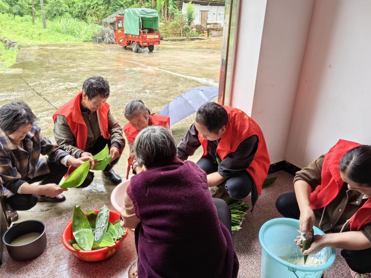 洞口县月溪镇：粽叶飘香话团结 各族同心庆端阳