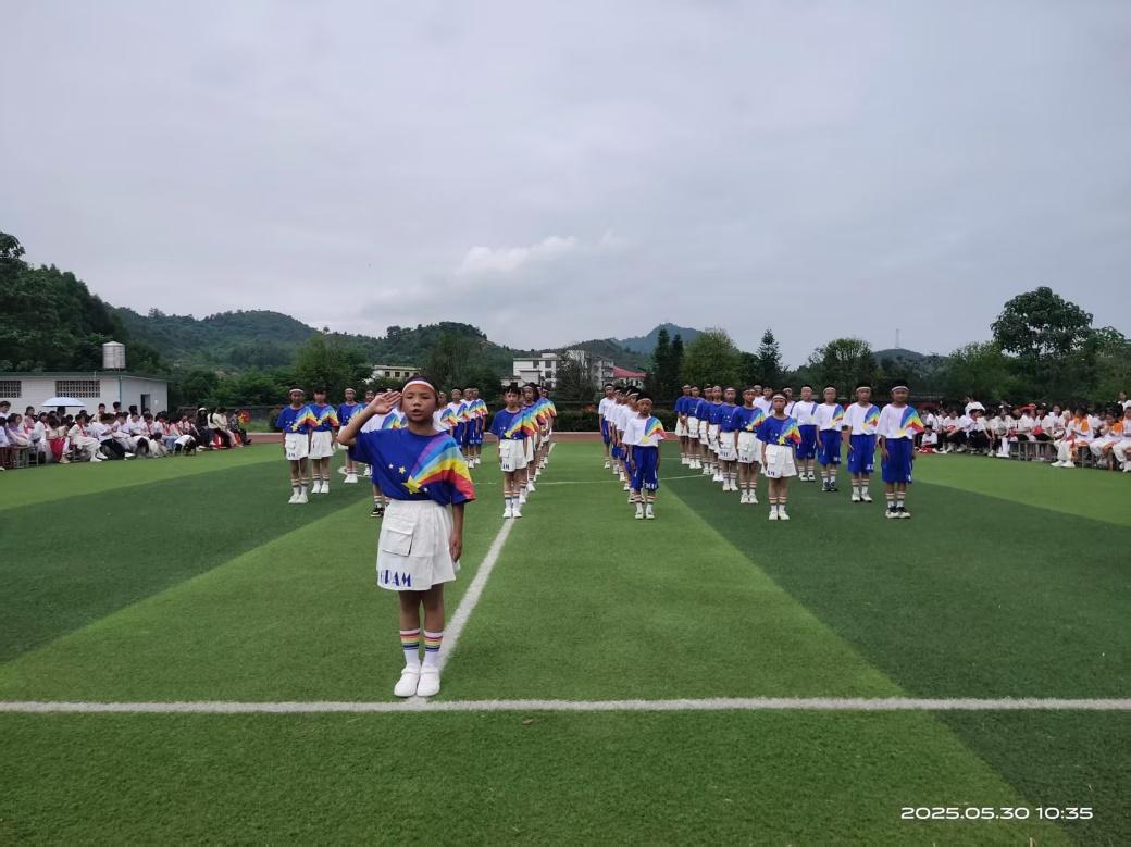 武冈市法相岩安乐中心小学开展庆“六一”课后服务成果展示暨班级大课间比赛活动