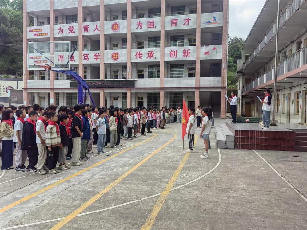 红领巾飘扬心向党 庆六一童心绽光芒——隆回县七江镇建华九年义务制学校少先队入队仪式暨庆六一活动圆满举行