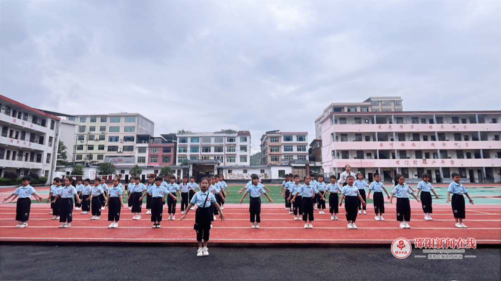 隆回县司门前镇中心小学开展魅力大课间竞赛活动