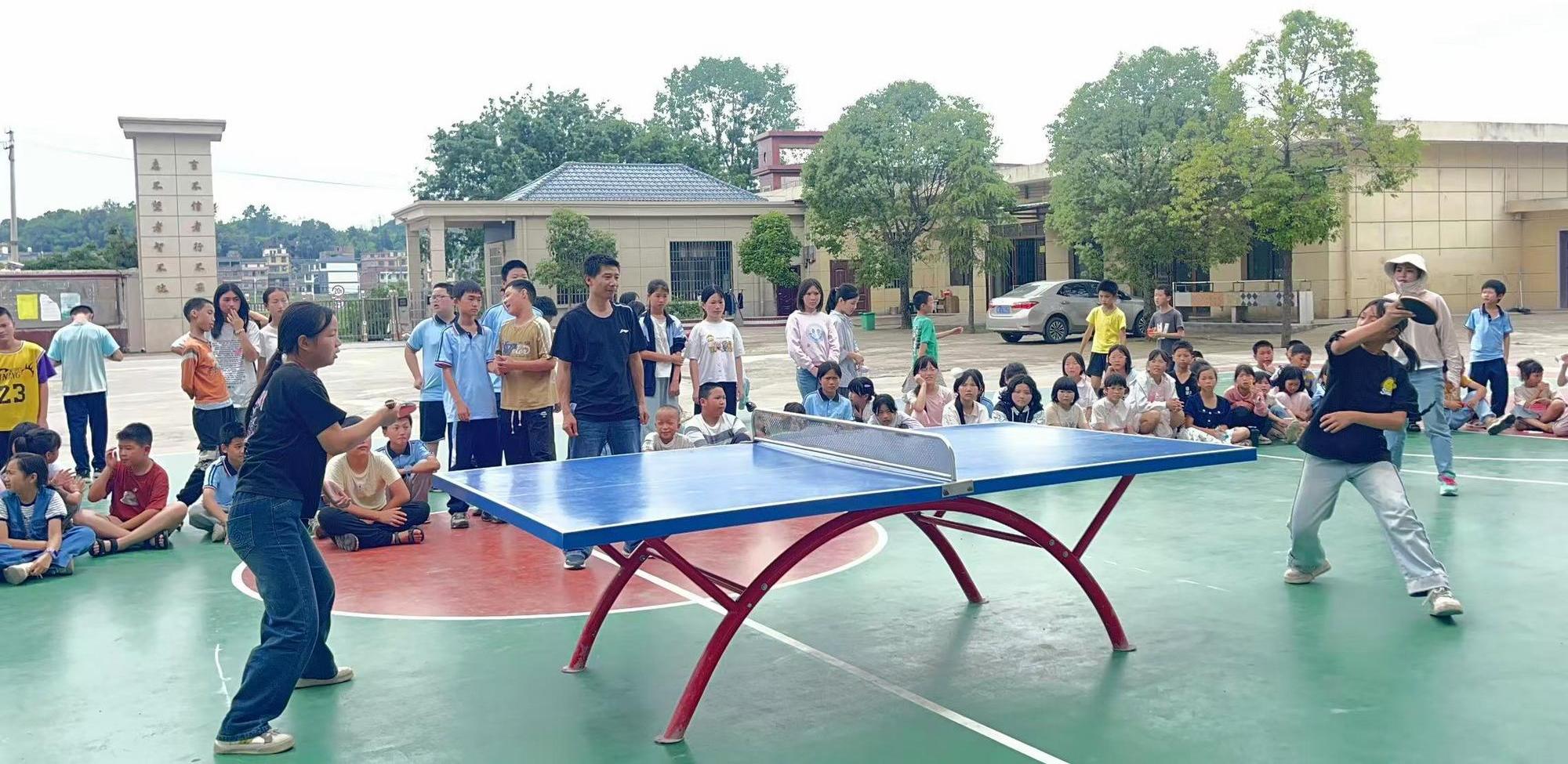 邵东市灵官殿镇白鹿小学举办趣味运动会暨“抢零食大作战”活动