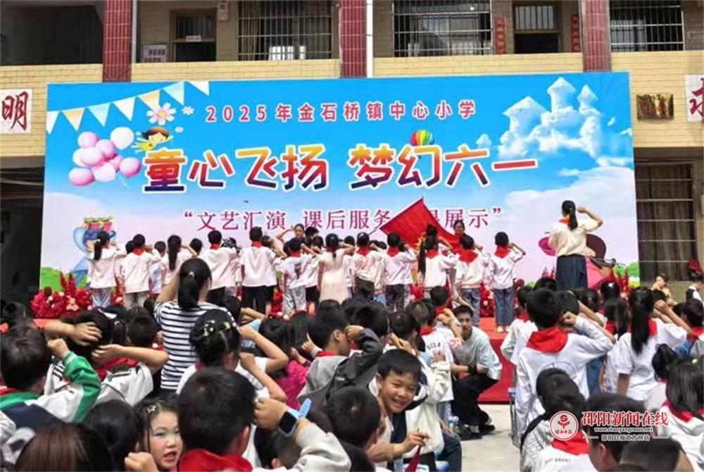 隆回县金石桥镇中心小学举行一年级新队员入队仪式