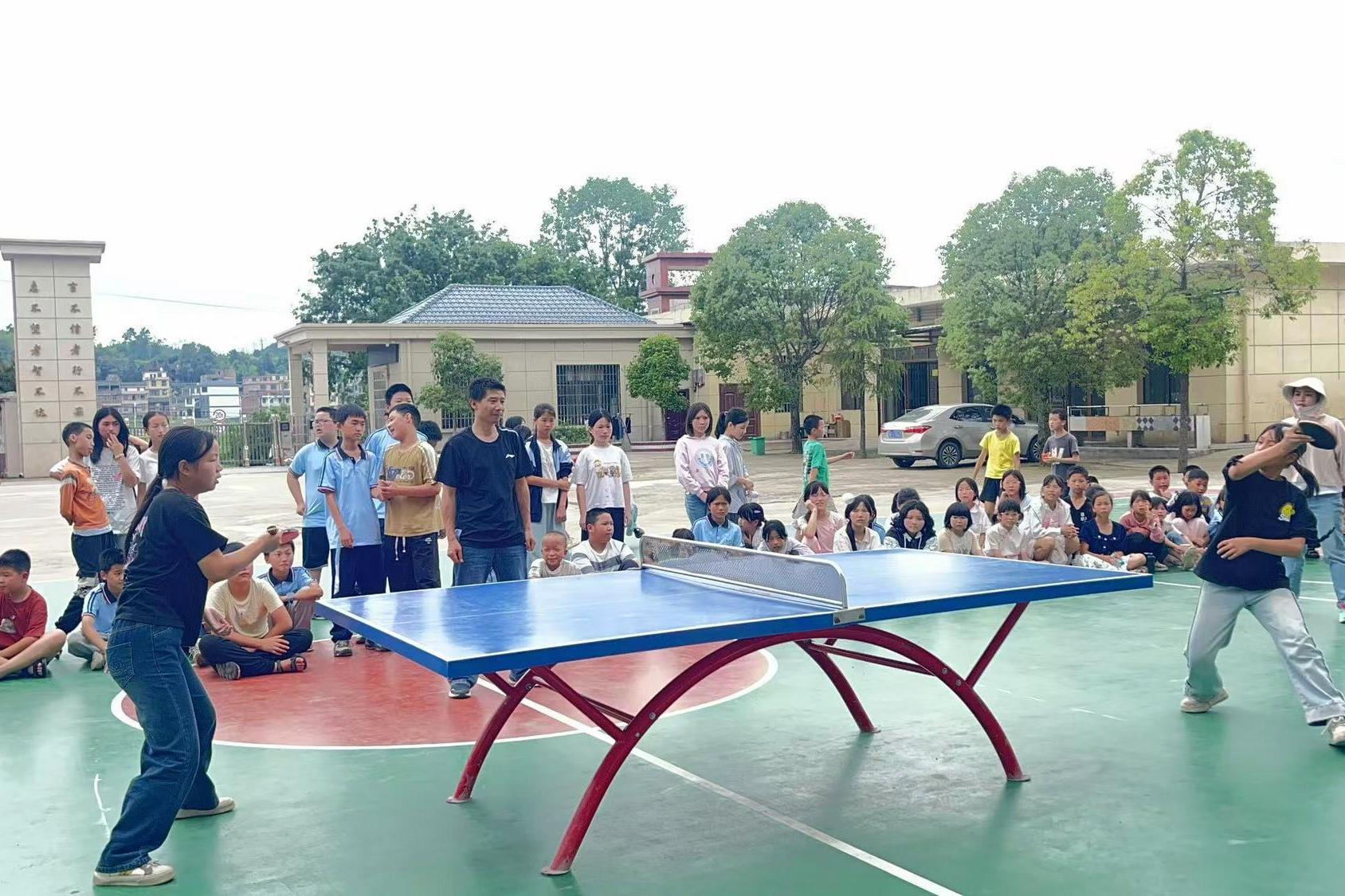 邵东市灵官殿镇白鹿小学举办趣味运动会暨“抢零食大作战”活动